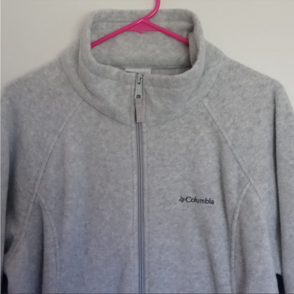 Woman's size 1X Columbia fleece jacket size gray